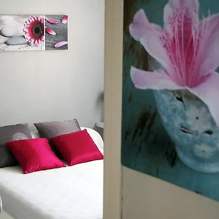 בית נופש Faviere Sleeps 10 Pool Air Con Wifi *