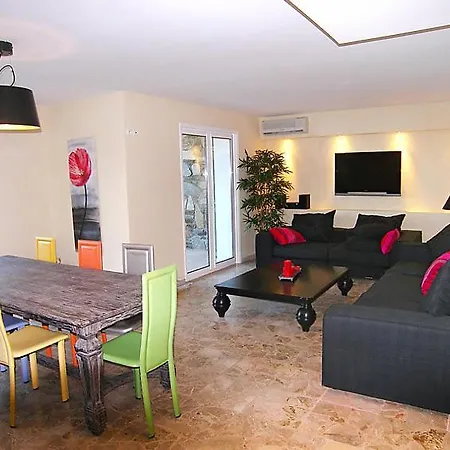 Faviere Sleeps 10 Pool Air Con Wifi בית נופש